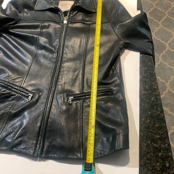Andrew Marc women’s vintage leather jacket. Size petite medium. Black - Picture 6 of 12